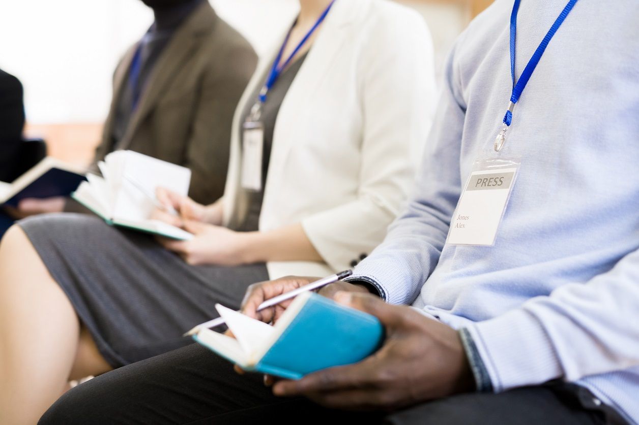 How to Stand Out in a Sea of Applicants for Football Jobs